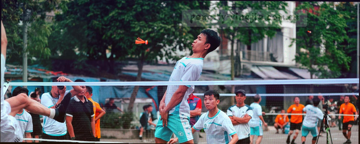 淡色网格纸上绘制的直角折线与方形编号块示意图，冷色调，无可见文字